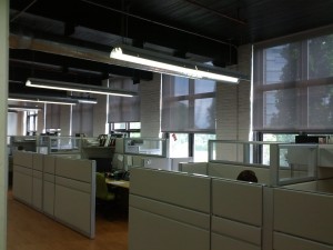 Stores solaires commerciales