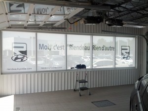 5 Stores à rouleaux solaires avec impression de logo.