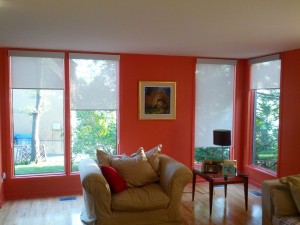 Stores solaires avec boitier en aluminium